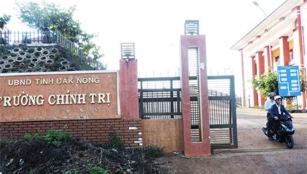 Học viên bức xúc vì phải đóng 300 triệu đồng trả phí taxi