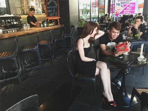 phan-ung-moi-nguoi-khi-gap-ngoc-trinh-blogtamsuvn2