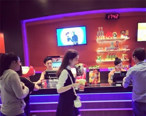 phan-ung-moi-nguoi-khi-gap-ngoc-trinh-blogtamsuvn4