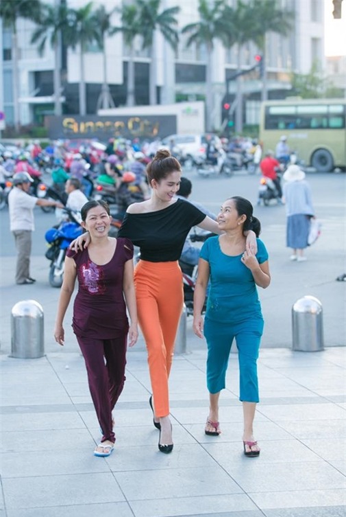 phan-ung-moi-nguoi-khi-gap-ngoc-trinh-blogtamsuvn21