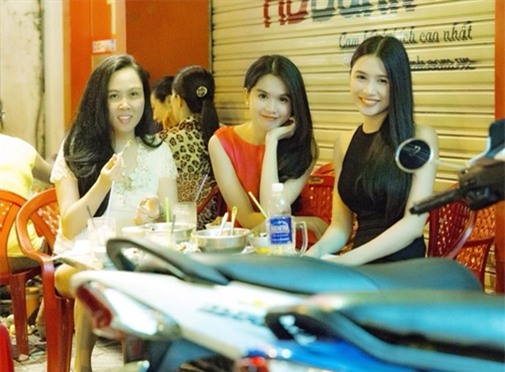phan-ung-moi-nguoi-khi-gap-ngoc-trinh-blogtamsuvn22
