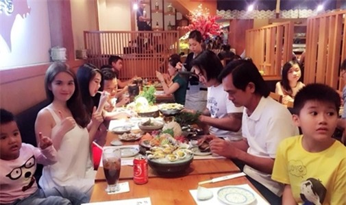 phan-ung-moi-nguoi-khi-gap-ngoc-trinh-blogtamsuvn24