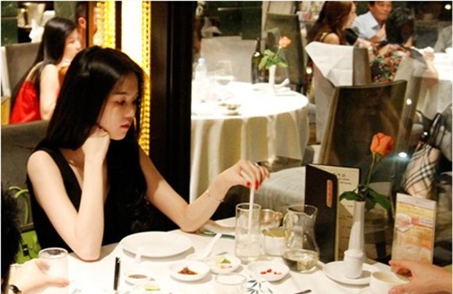 phan-ung-moi-nguoi-khi-gap-ngoc-trinh-blogtamsuvn30