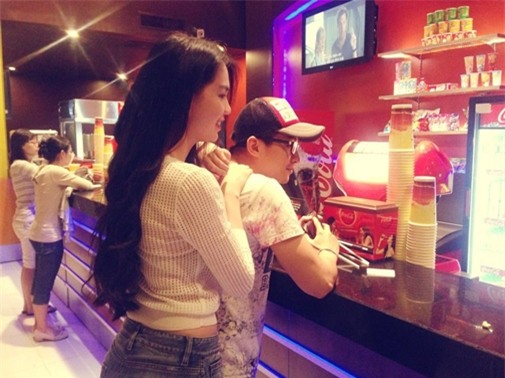 phan-ung-moi-nguoi-khi-gap-ngoc-trinh-blogtamsuvn11