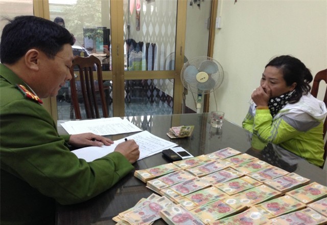 tiền giả, tiền giả trên facebook, rao bán tiền giả, cách nhận biết tiền giả