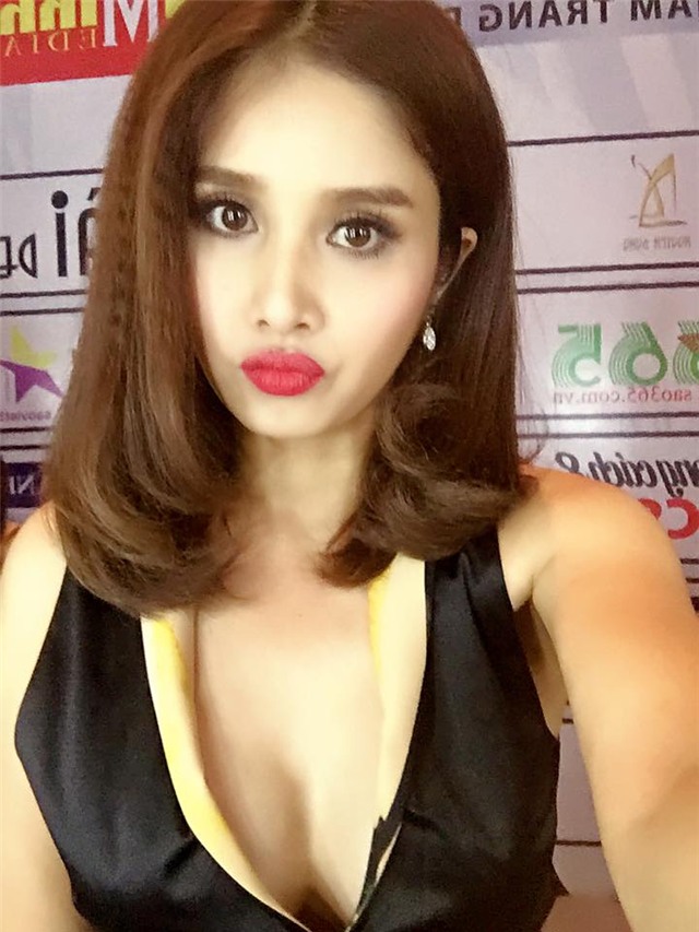 “dung hinh” voi ao khoet nguc goi cam cua vo cu thanh binh hinh anh 10