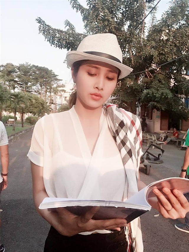 “dung hinh” voi ao khoet nguc goi cam cua vo cu thanh binh hinh anh 12