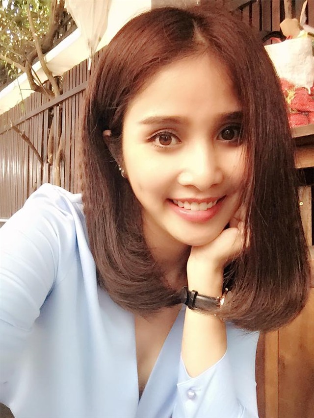 “dung hinh” voi ao khoet nguc goi cam cua vo cu thanh binh hinh anh 9