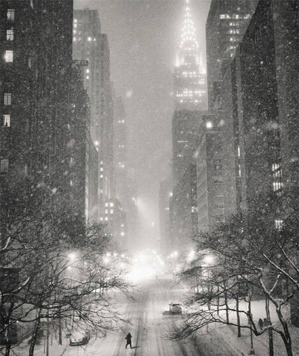 New York đẹp như thiên đường trong cơn bão tuyết - Ảnh 1.