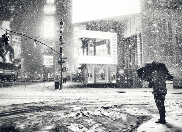 New York đẹp như thiên đường trong cơn bão tuyết - Ảnh 5.