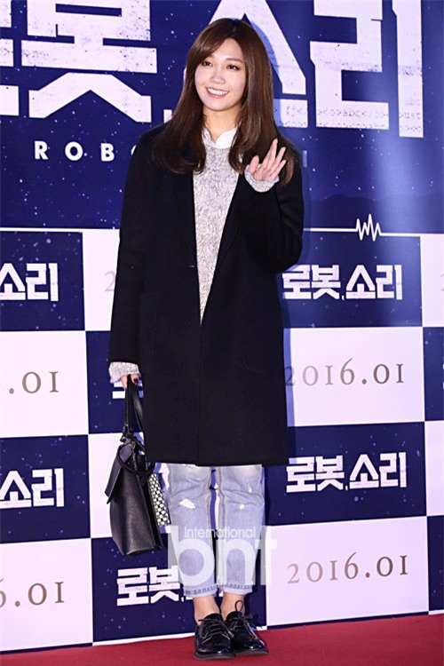 Kim Tae Hee đọ nhan sắc với đàn chị