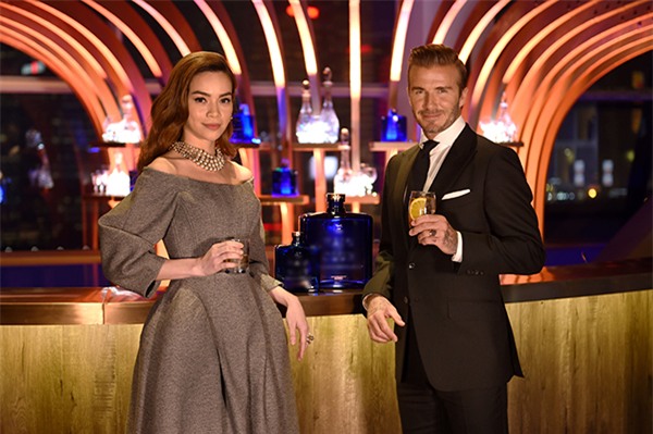 Hà Hồ tiếp chuyện Beckham bằng tiếng anh trôi chảy - Ảnh 1.