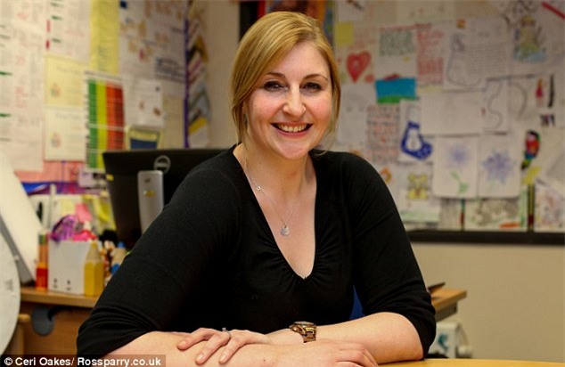 phụ huynh, mặc đồ ngủ, đón con