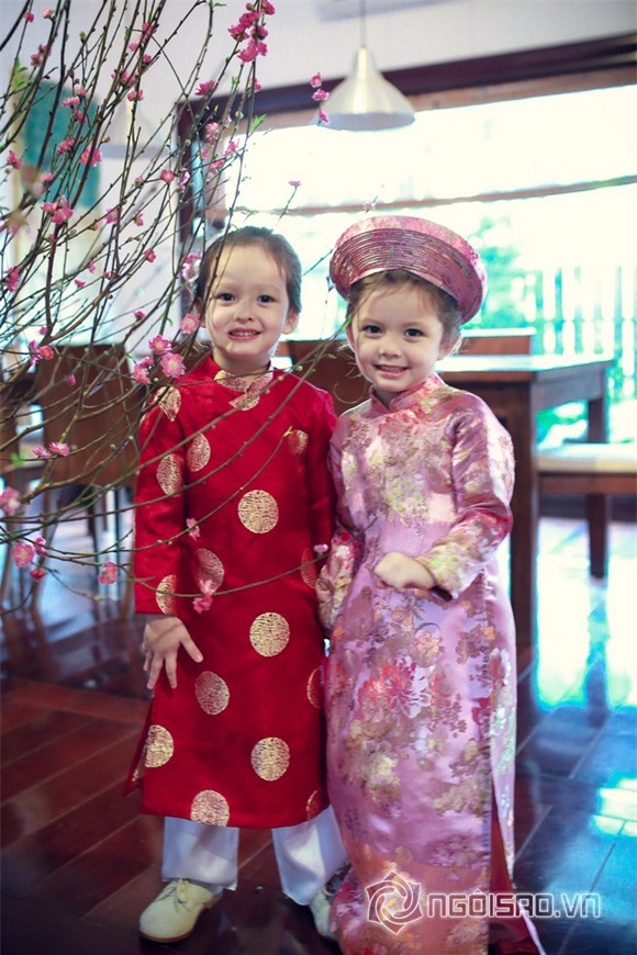 2 con Hồng Nhung diện áo dài 7