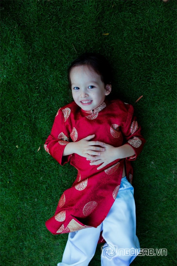 2 con Hồng Nhung diện áo dài 5