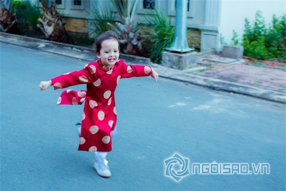 2 con Hồng Nhung diện áo dài 4