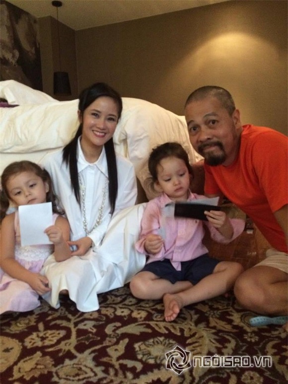 2 con Hồng Nhung diện áo dài 3