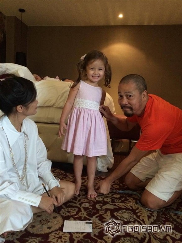 2 con Hồng Nhung diện áo dài 1