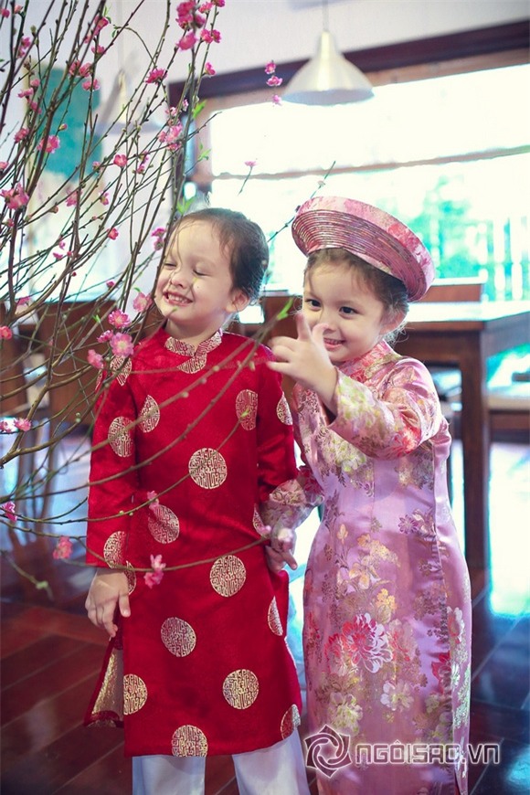 2 con Hồng Nhung diện áo dài 8