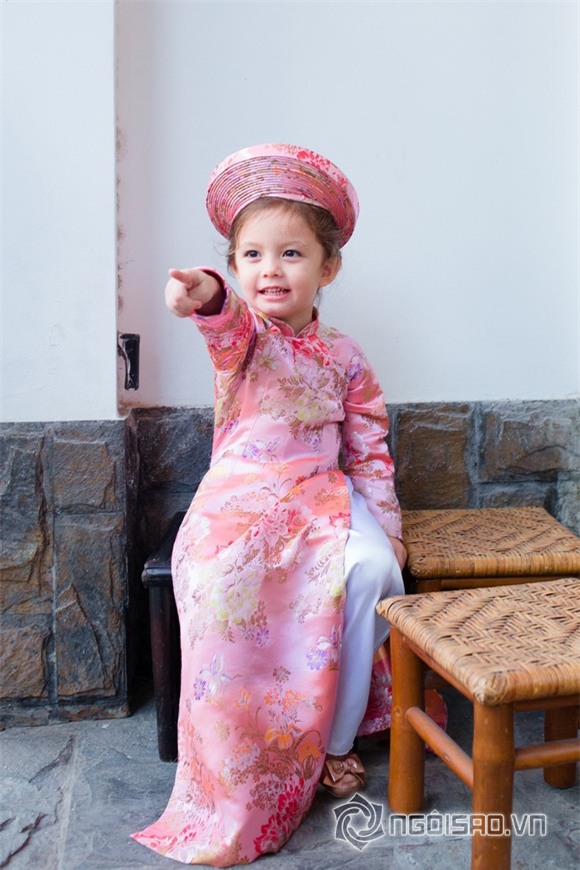 2 con Hồng Nhung diện áo dài 5