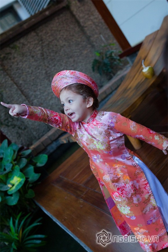 2 con Hồng Nhung diện áo dài 3