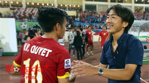 HLV Miura chia tay, các học trò tiếc nuối - Ảnh: Phan Tùng