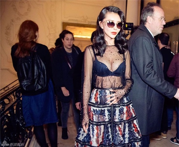 Củng Tân Lượng mặc xuyên thấu 4