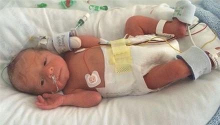 Bác sĩ mổ đẻ tá hỏa không thấy em bé trong bụng sản phụ - Ảnh 1.