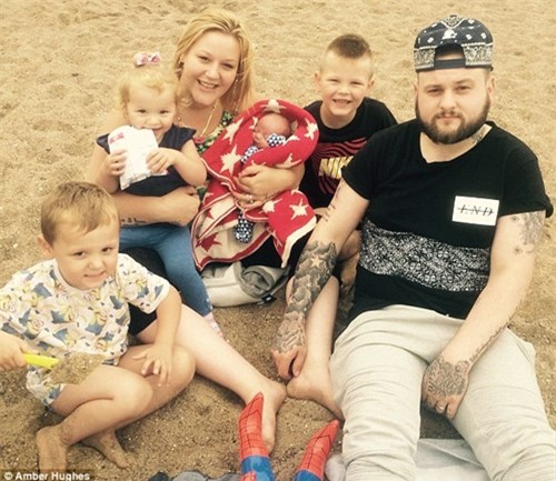 Bác sĩ mổ đẻ tá hỏa không thấy em bé trong bụng sản phụ - Ảnh 2.