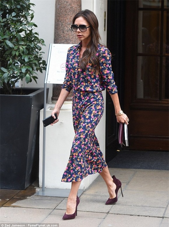 Victoria Beckham diện váy hoa 1