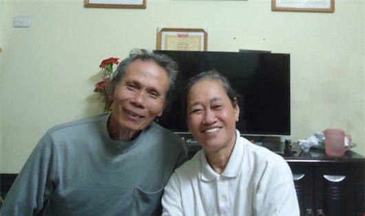 tỷ phú, ăn mày, hà nội, mót thóc, chăn gà,