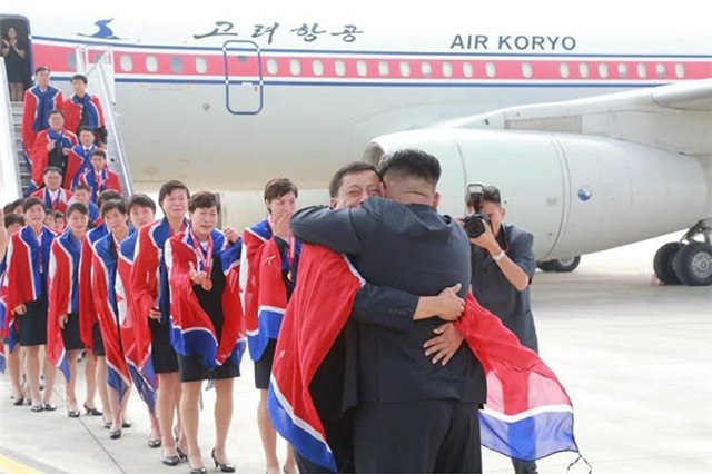 Triều Tiên phong anh hùng, thưởng xe hơi, căn hộ, nữ cầu thủ