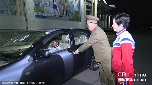 Triều Tiên phong anh hùng, thưởng xe hơi, căn hộ, nữ cầu thủ