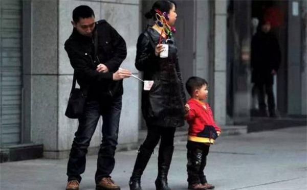 Những mánh khóe móc túi tinh vi của bè lũ trộm cắp, móc túi ở Trung Quốc - Ảnh 11.