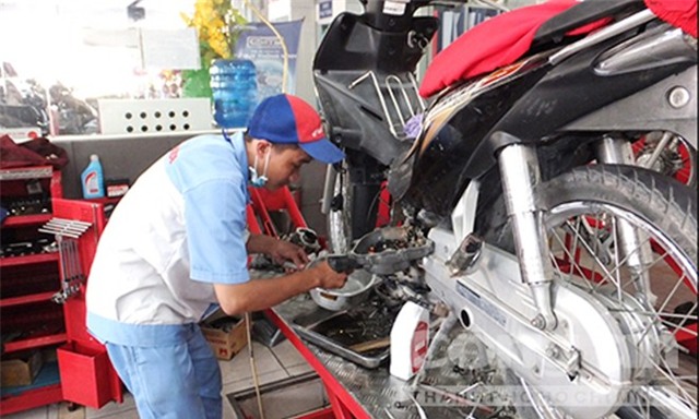 Hàng loạt xe máy 'chết tươi' sau khi đổ xăng