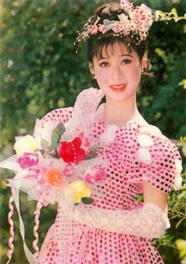 Việt Trinh, Diễm Hương, váy cưới, áo cưới, phim mỳ ăn liền, thập niên 90