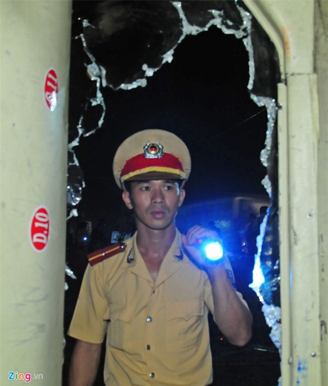 Xe chở khách về Tết lao xuống vực, 30 người bị thương