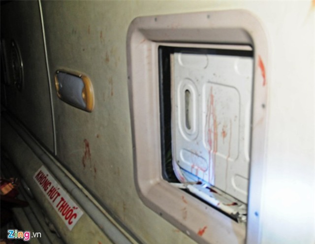 Xe chở khách về Tết lao xuống vực, 30 người bị thương