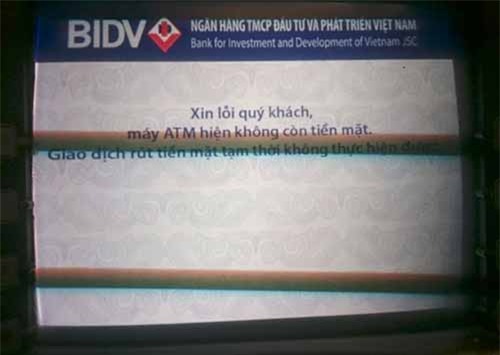 Hàng loạt máy ATM “lăn ra ốm” dịp cận Tết - 2