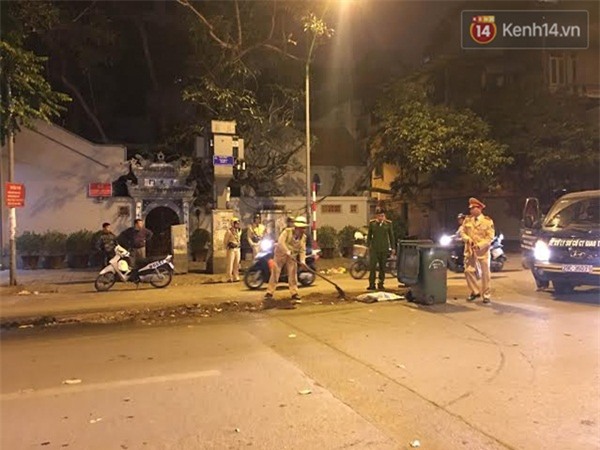 Thêm nhiều hình ảnh đẹp của các CSGT Hà Nội khiến ai cũng thấy ấm lòng - Ảnh 5.