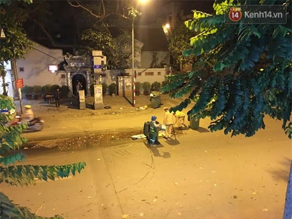 Thêm nhiều hình ảnh đẹp của các CSGT Hà Nội khiến ai cũng thấy ấm lòng - Ảnh 9.