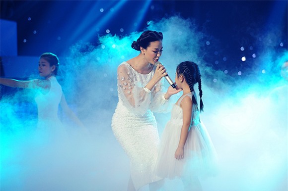Maya đã hát tặng con gái yêu ca khúc mới nhất trước mặt Hồ Ngọc Hà 1