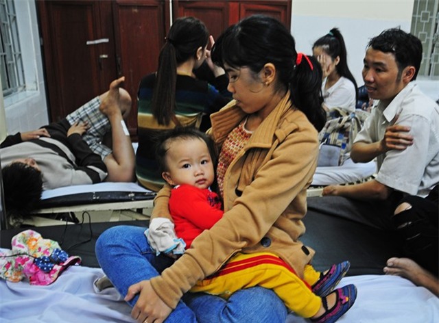 Nạn nhân xe khách lao xuống vực: 'Chúng tôi tưởng chết rồi'