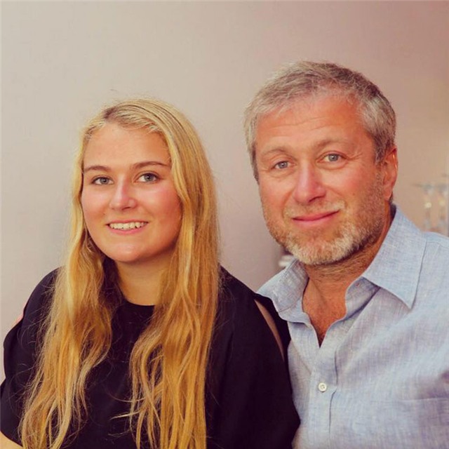 Roman Abramovich, tỷ phú, tài phiệt, Chealse, máy bay, xa xỉ, tiểu thư, hạng nhất,