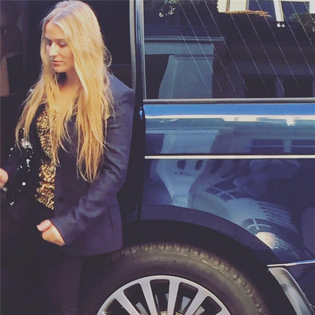 Roman Abramovich, tỷ phú, tài phiệt, Chealse, máy bay, xa xỉ, tiểu thư, hạng nhất,