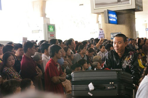 san bay tan son nhát 'kẹt cúng' vi viet kieu ve tet qua dong - 10