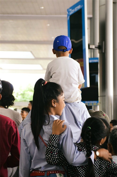 san bay tan son nhát 'kẹt cúng' vi viet kieu ve tet qua dong - 11