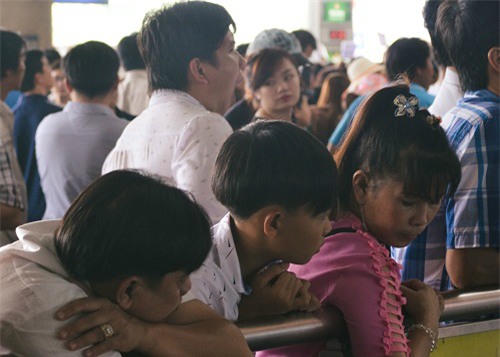san bay tan son nhát 'kẹt cúng' vi viet kieu ve tet qua dong - 13