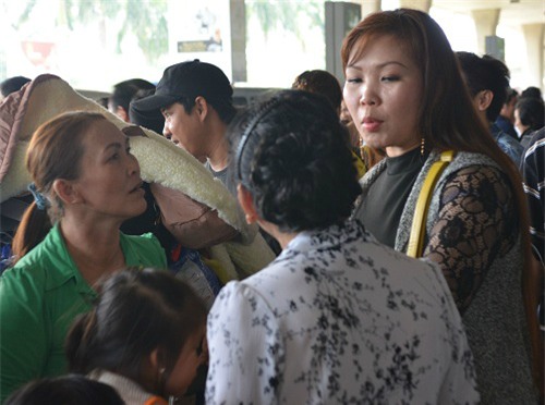 san bay tan son nhát 'kẹt cúng' vi viet kieu ve tet qua dong - 18