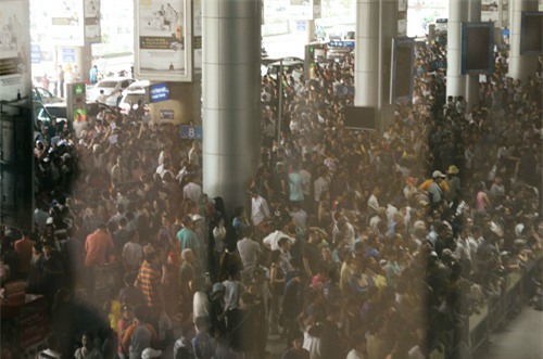 san bay tan son nhát 'kẹt cúng' vi viet kieu ve tet qua dong - 2